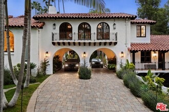 Building Photo - 9451 Sunset Blvd