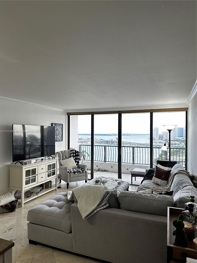 Foto principal - 555 NE 15th St