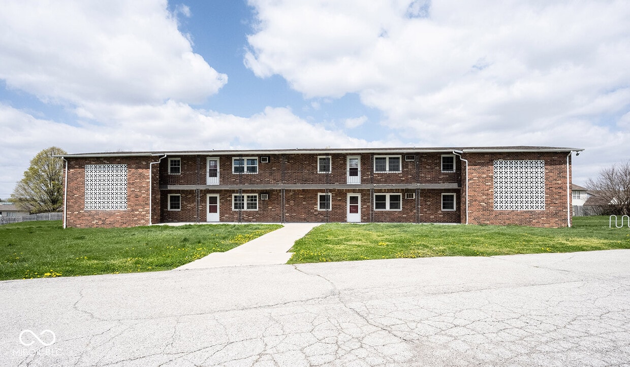 Primary Photo - 140 Maple Park Dr