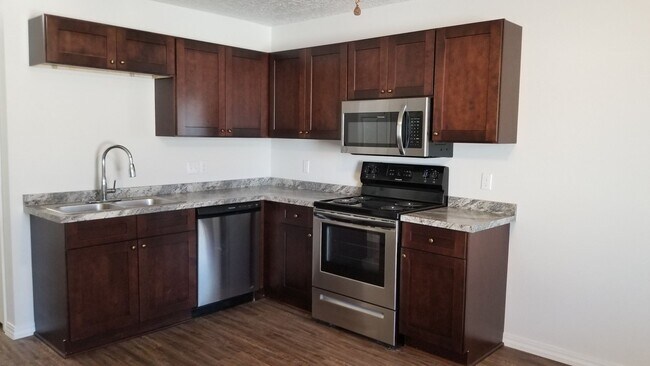 Foto del edificio - NEW LUXURY ONE BEDROOM APARTMENT UNFURNISHED
