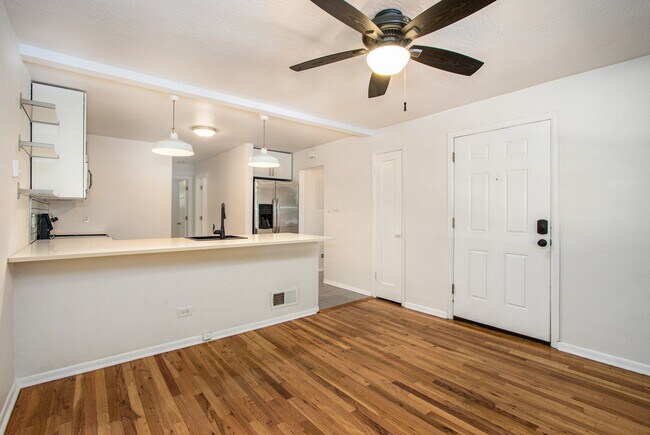 Building Photo - 6133 Sterne Cir