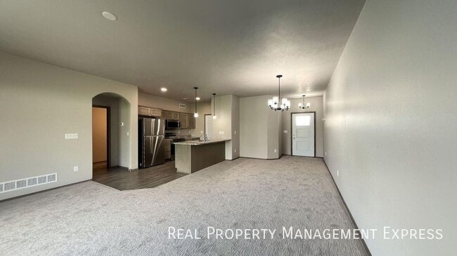 Building Photo - 3 Bed 2.5 Bath Townhome