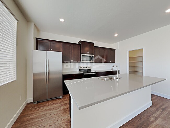 Foto del edificio - 933 N Barkvine Ave