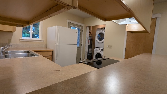 Building Photo - 5863 Cedar St