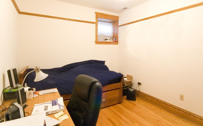 Foto del edificio - 3824 N Sheffield Ave