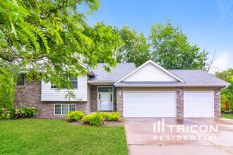 Building Photo - 23094 Havelka Ct N