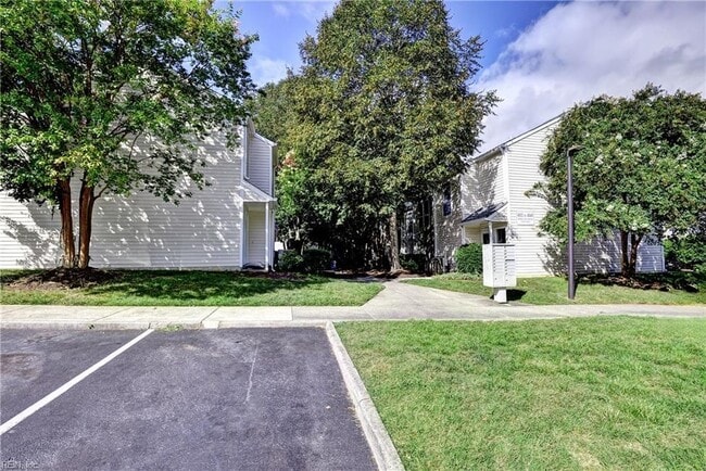 Foto del edificio - 4058 Midlands Rd
