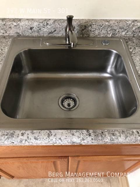 Foto del edificio - 292 W Main St