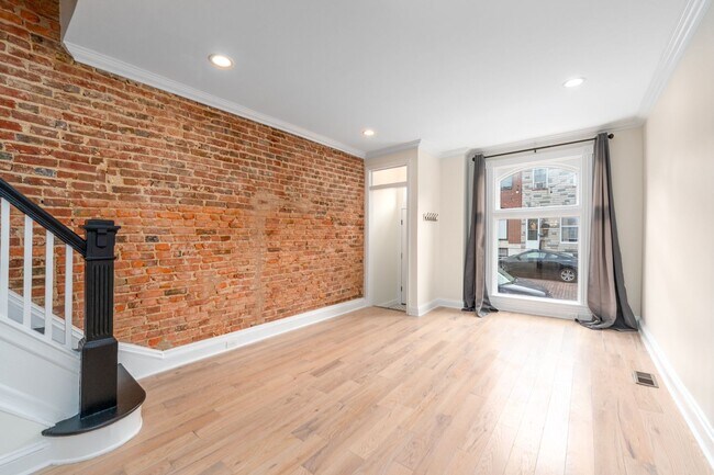 Building Photo - 432 S Robinson St