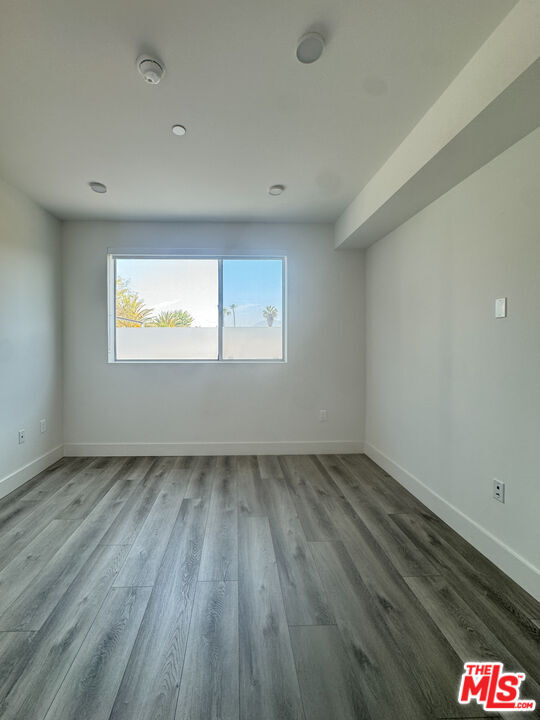 Building Photo - 6535 Melrose Ave
