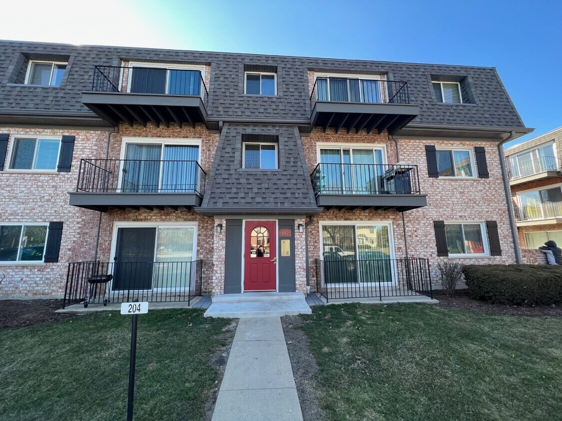 892 S Plum Grove Rd Unit 203, Palatine, IL 60067 Condo for Rent in