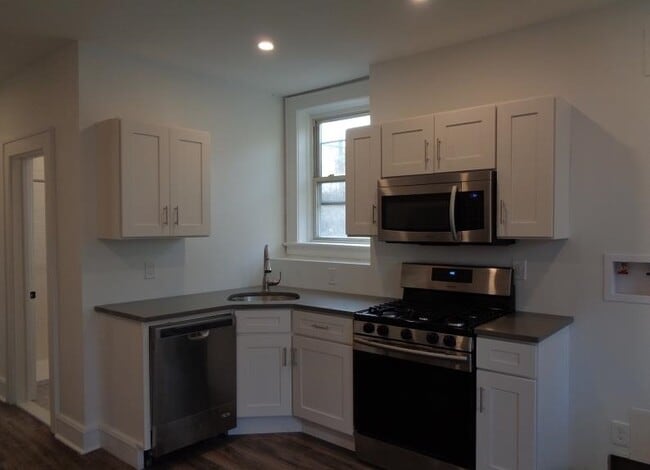 Building Photo - 81 Glenridge Ave