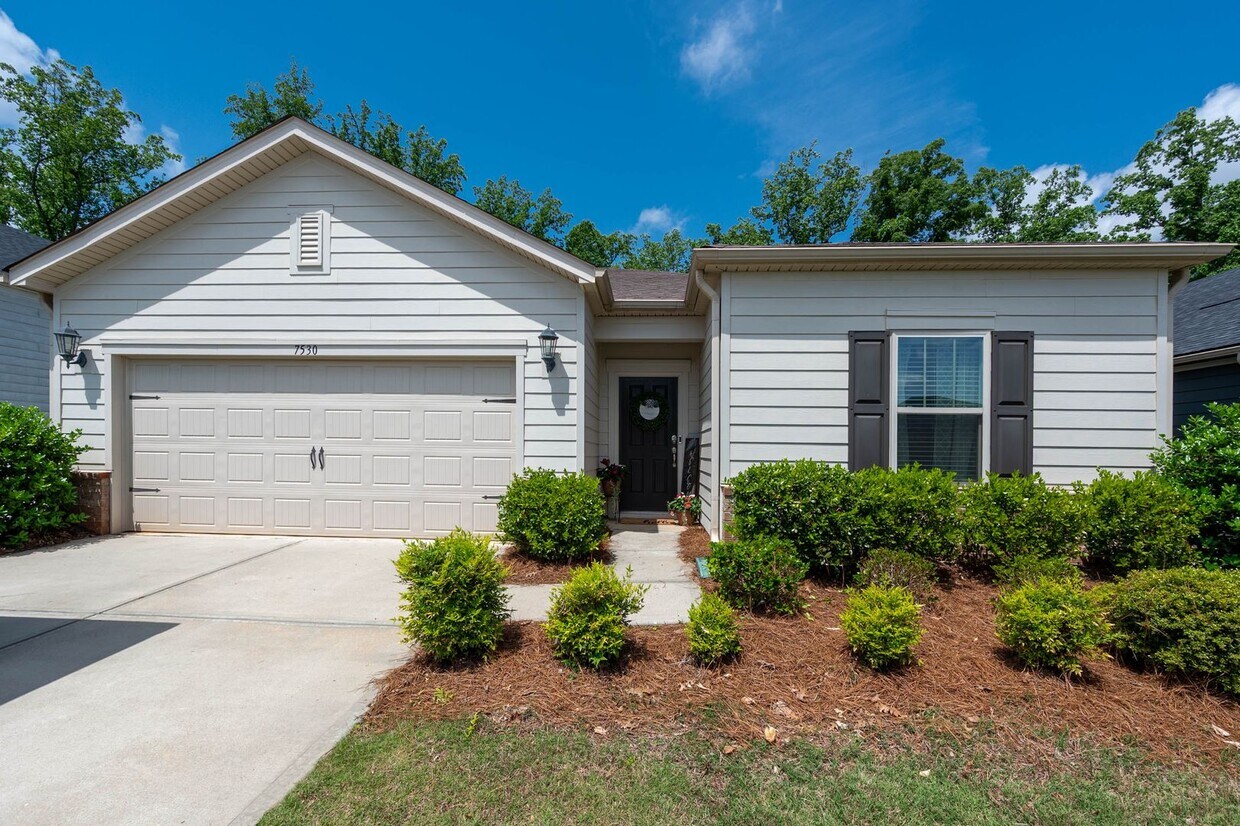Foto principal - SOLAR Powered 3-Bedroom, 2-Bathroom Single...