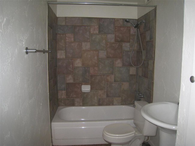 Foto del edificio - 2301 W Prairie St