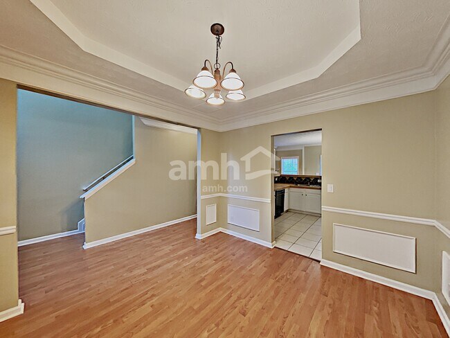 Foto del edificio - 875 Clairidge Ln