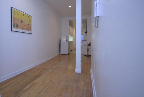 Primary Photo - 406 E 40th St