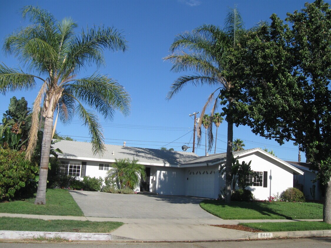 Foto principal - 8440 Hanna Ave