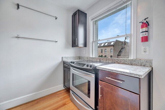 Foto del edificio - 1367 K St SE