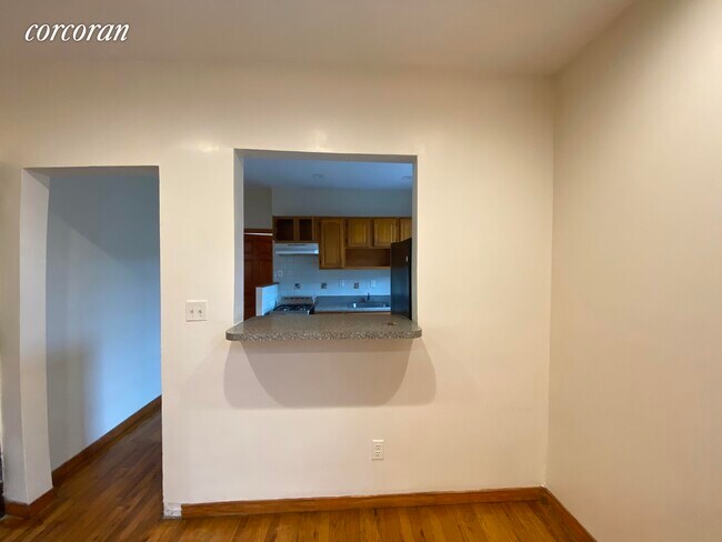 Building Photo - 958 Putnam Ave