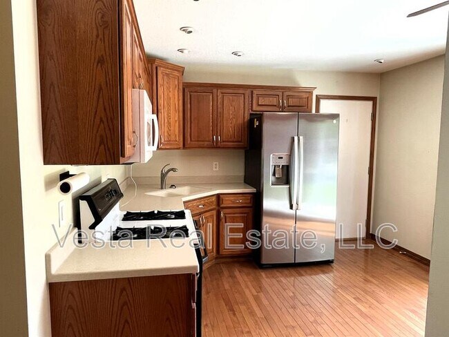 Building Photo - 15 Carraway Ct