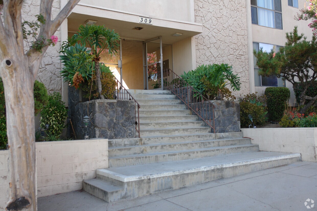 Building Photo - 309 Cornell Dr