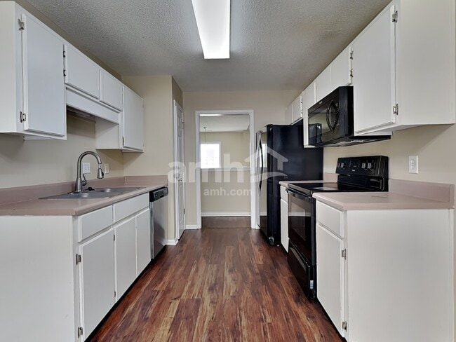 Building Photo - 223 Longleaf Cir