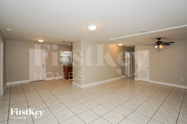 Foto del edificio - 1155 NW 127th St