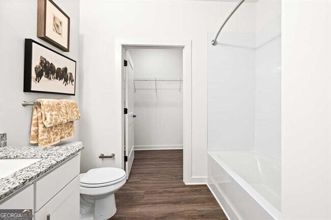 Foto del edificio - 2023 W Iris Dr SE