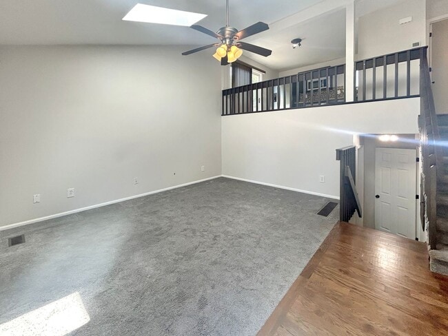 Building Photo - $0 DEPOSIT OPTION. DESIRABLE DAKOTA STATION SPLIT-LEVEL HOME WITH 3 BEDROOMS, 2 BATHS, AND SPACIO...