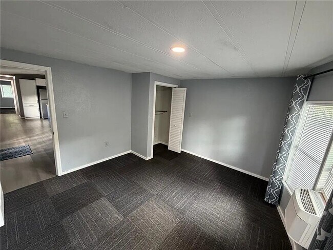 Building Photo - Fully renovated 2 bed/1 bath. No water/sewer bill!