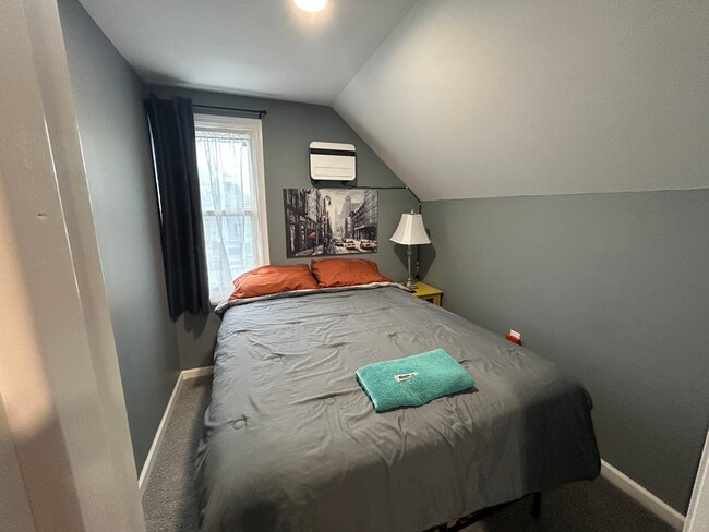 Building Photo - 1632 Holmden Ave