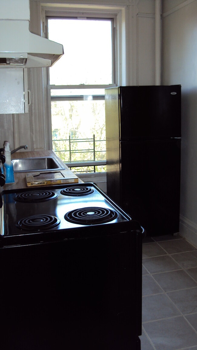 Kitchen - 537 Decatur St