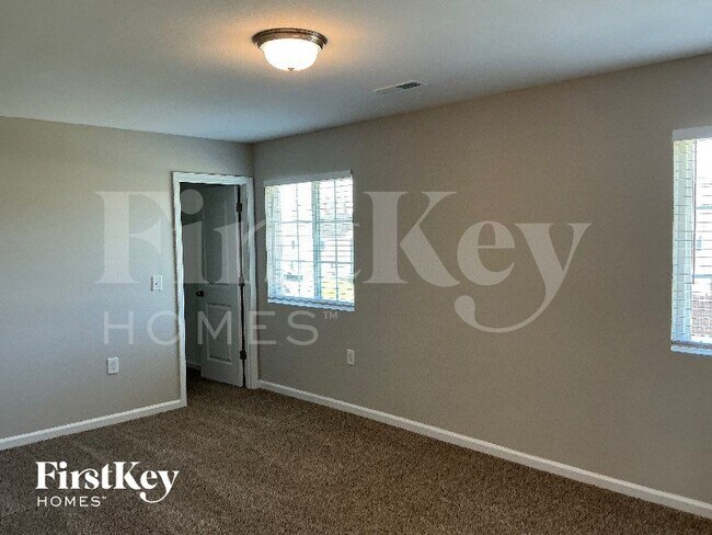 Foto del edificio - 5026 Apsley Dr