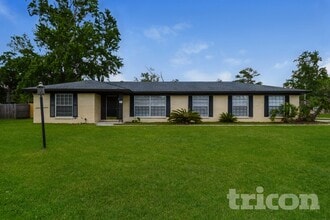 Building Photo - 671 Custer Cir
