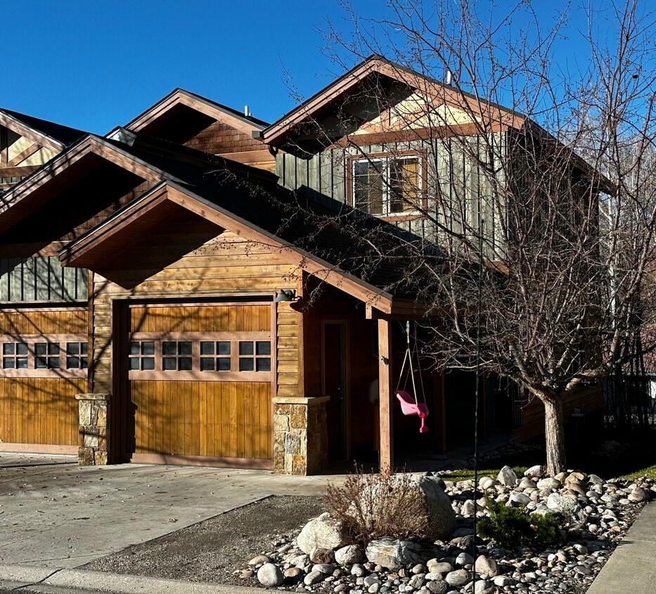 Primary Photo - 3057 Aspen Leaf Way