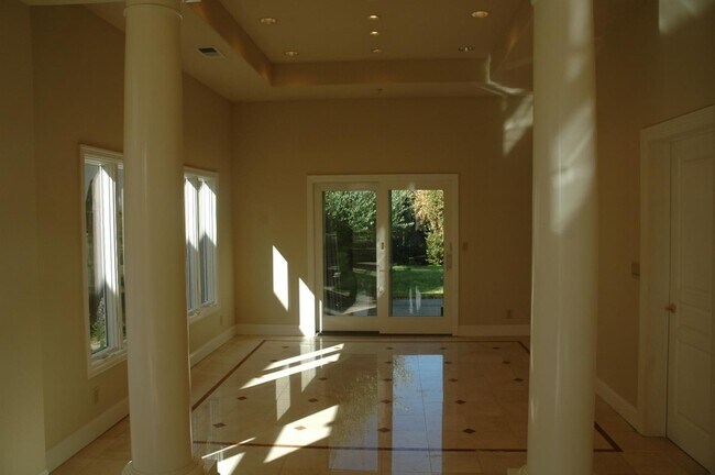Building Photo - 890 Sea Island Ln