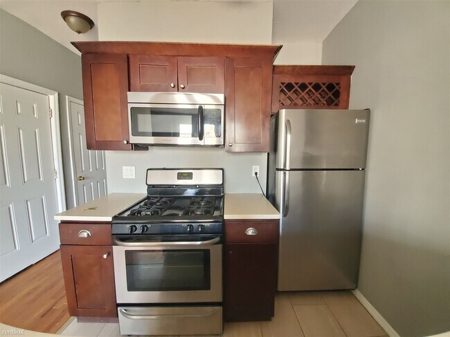 Foto del edificio - 2 br, 1 bath  - 4 Lyon St 2FL