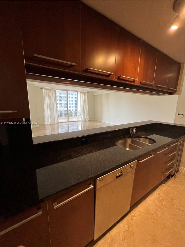 Building Photo - 901 Brickell Key Blvd