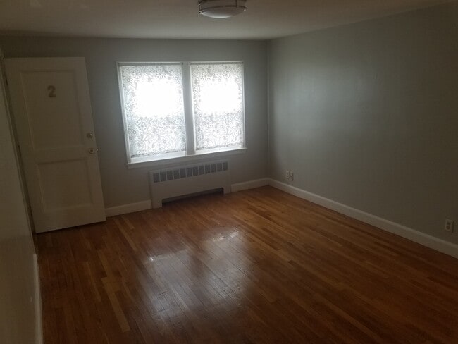 Building Photo - 915 Hancock St