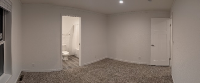 Building Photo - 39021 Holly Ln