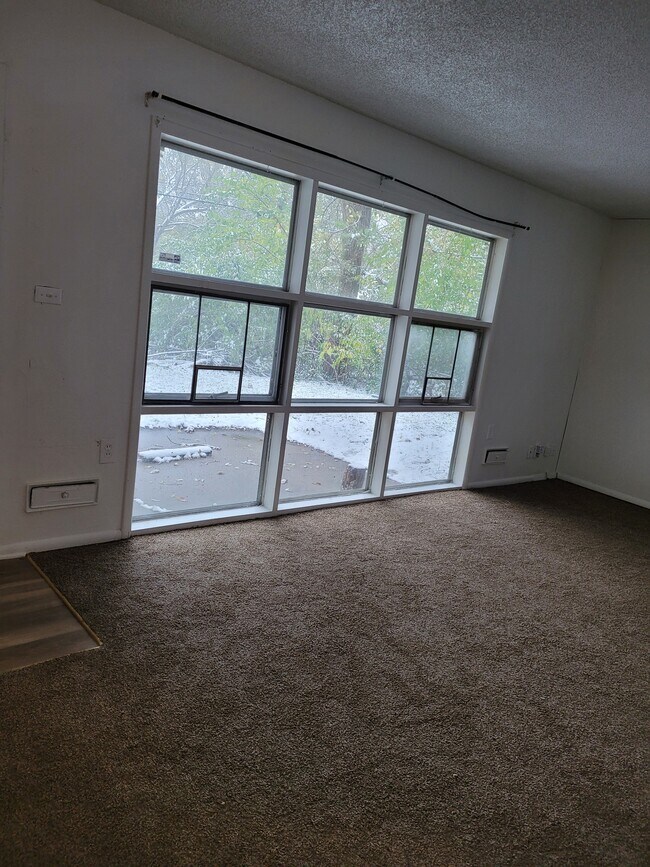 Building Photo - 7302 E 108th Dr
