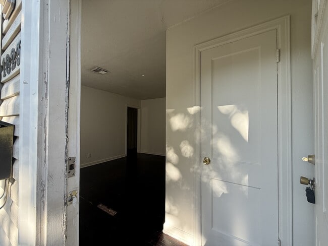 Building Photo - 1823 N Garland St