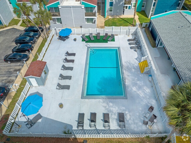 Pool - Vertex Apartments