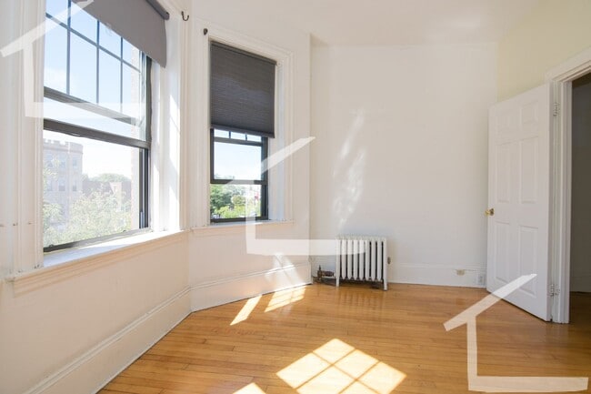 Building Photo - 2BR 1Bth unit. Heat/Hot Water included. Laundry onsite!
