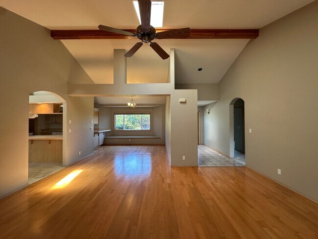 Foto del edificio - Bandon-Available Now
