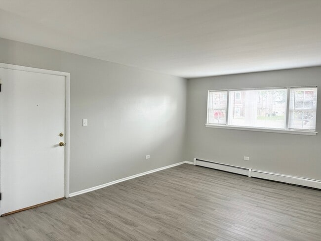 Building Photo - 3400 Maple Ave