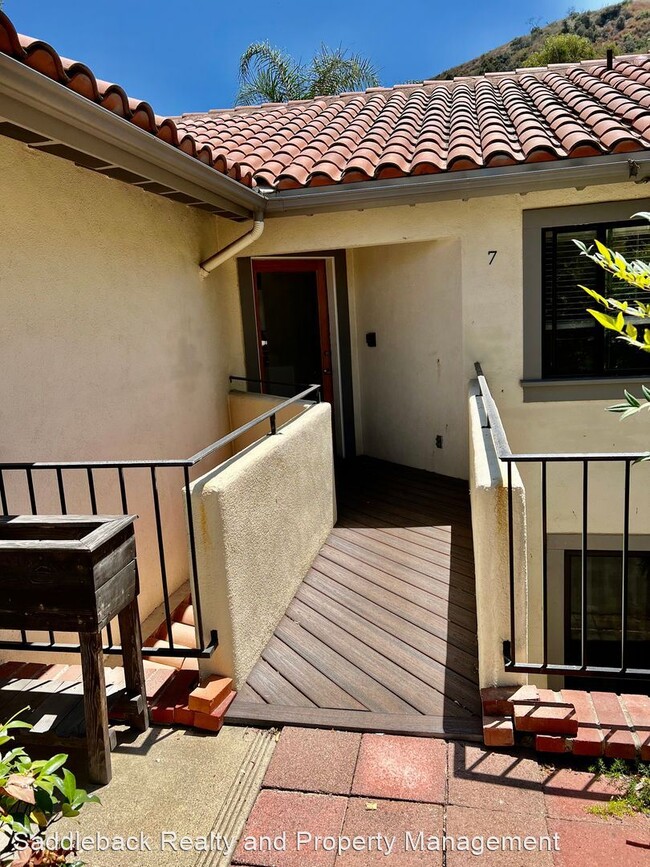 Building Photo - 4 br, 3 bath House - 25000 Glen Ivy Rd Vil...