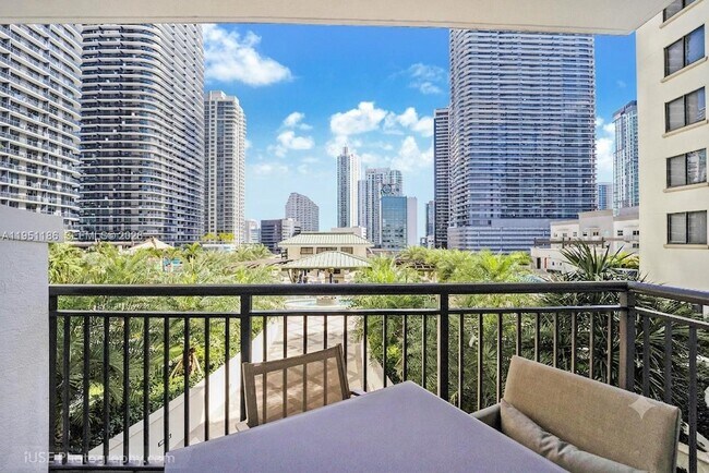 Foto del edificio - 999 SW 1st Ave