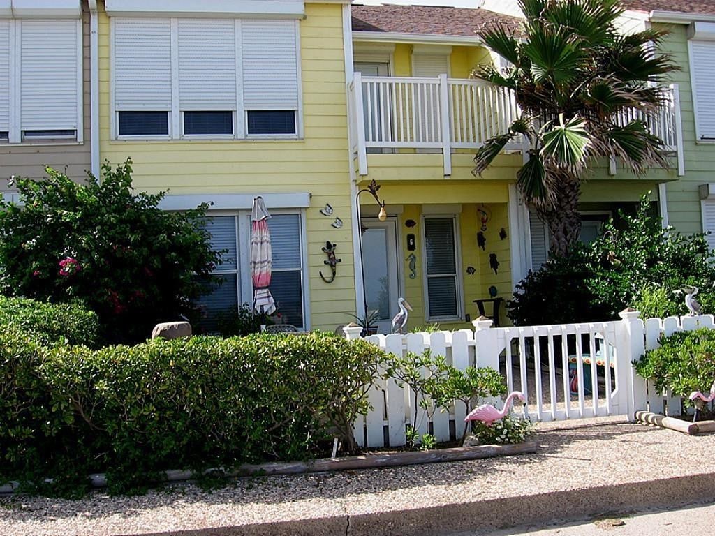 8316 Seawall Blvd Unit 6, Galveston, TX 77554 Condo for Rent in Galveston, TX