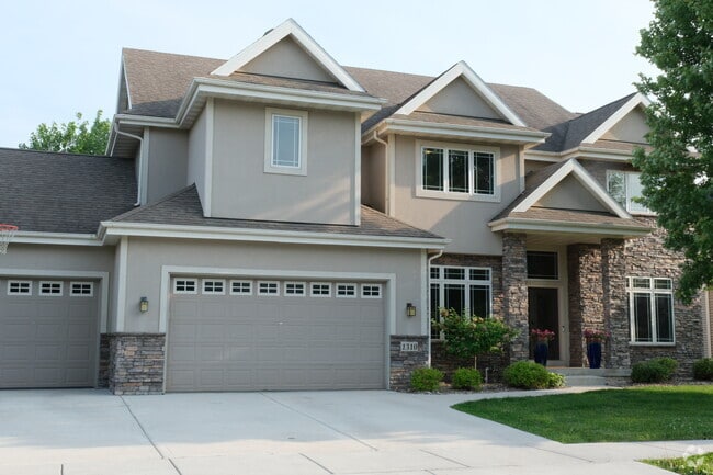 Building Photo - 1310 Hanover Ct